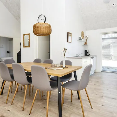 4 Bedroom Beautiful In Romo Casa de Férias *